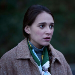 Capucine Valmary memerankan seorang gadis muda, Lison, yang akan menjadi kaki tangan dalam kebohongan yang mengerikan oleh ayahnya (diperankan oleh José Garcia).